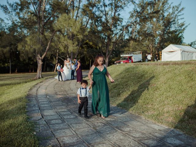 La boda de Berenice y Donato en Coatzacoalcos, Veracruz 33