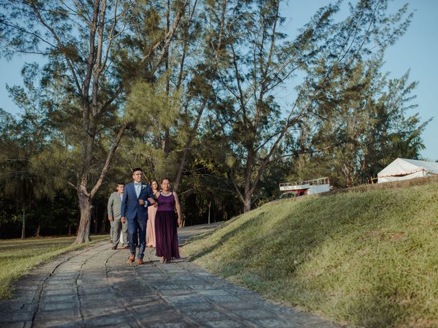 La boda de Berenice y Donato en Coatzacoalcos, Veracruz 34