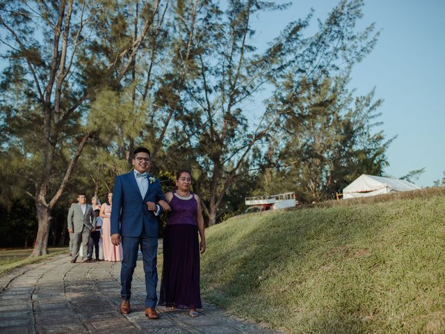 La boda de Berenice y Donato en Coatzacoalcos, Veracruz 35