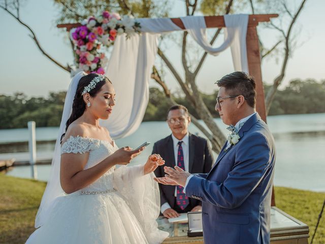 La boda de Berenice y Donato en Coatzacoalcos, Veracruz 56