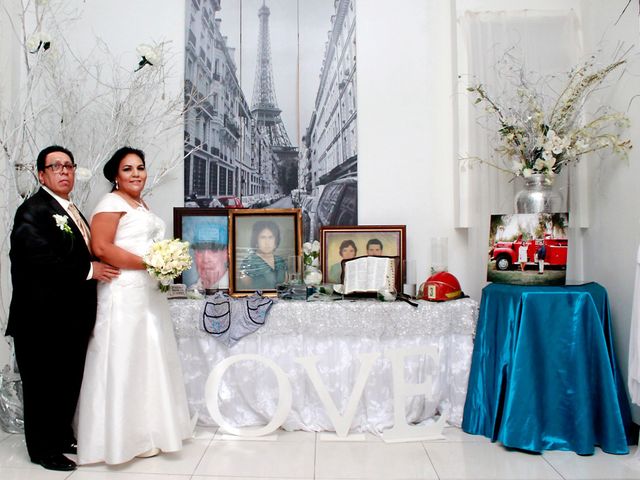 La boda de Sergio y Isabel en Mexicali, Baja California 16