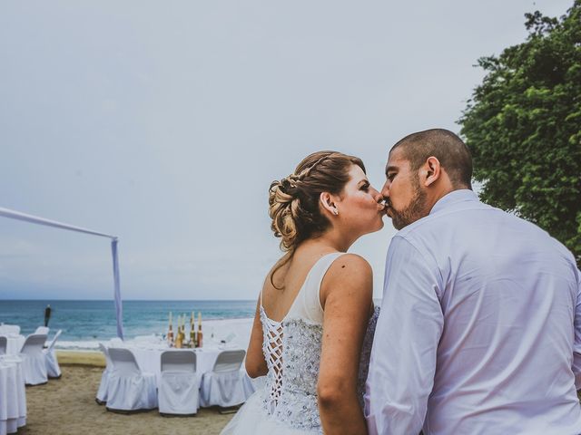 La boda de Gustavo y Daana en Bahía de Banderas, Nayarit 9