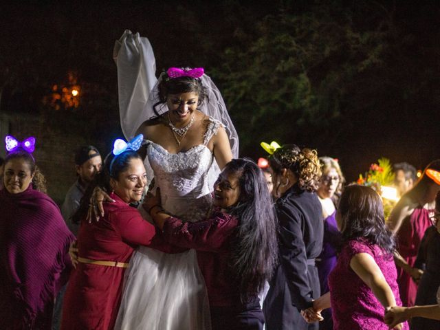 La boda de Victor y Lupita en Salvatierra, Guanajuato 32