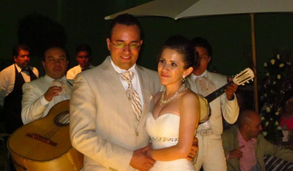 La boda de Alejandro y Celeste en Nezahualcóyotl, Estado México