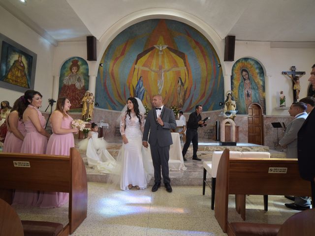 La boda de Javier y Zennya en Tijuana, Baja California 27