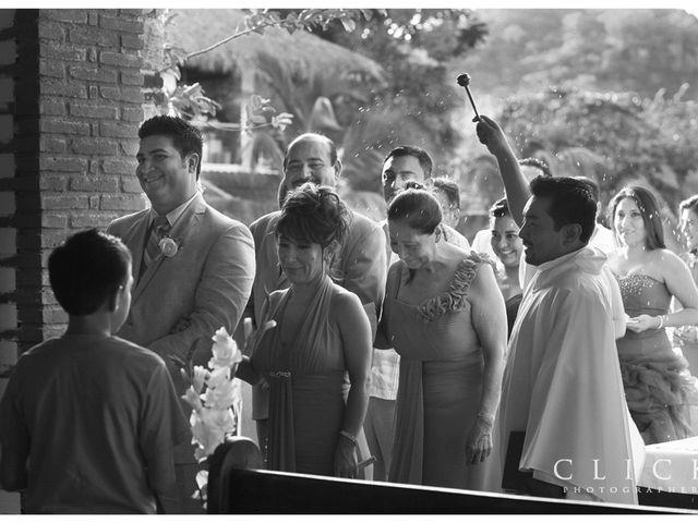 La boda de Karina y Carlos  en Huatulco, Oaxaca 12