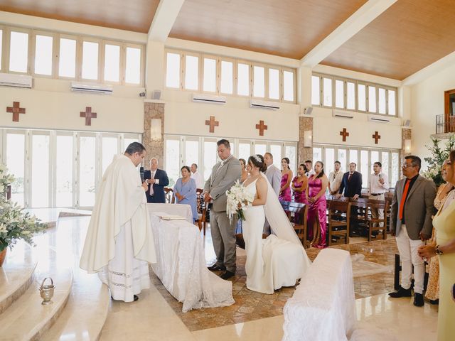 La boda de Chuy y Pao en Bahía de Banderas, Nayarit 30