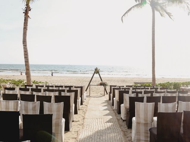 La boda de Chuy y Pao en Bahía de Banderas, Nayarit 35