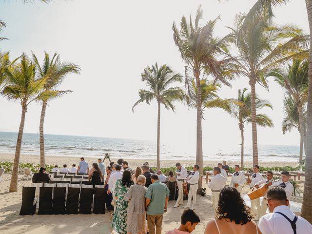 La boda de Chuy y Pao en Bahía de Banderas, Nayarit 36