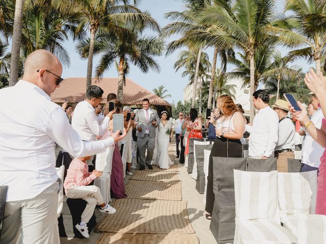 La boda de Chuy y Pao en Bahía de Banderas, Nayarit 37