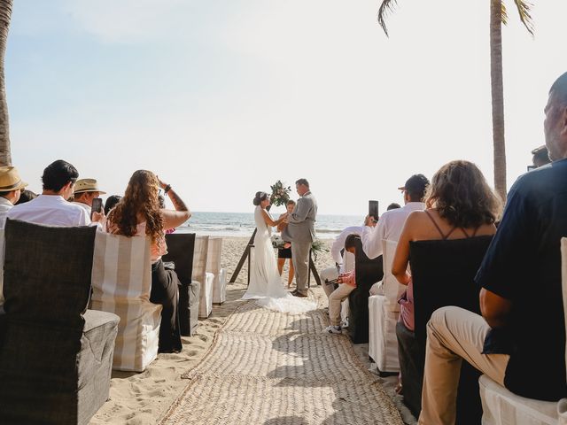 La boda de Chuy y Pao en Bahía de Banderas, Nayarit 44