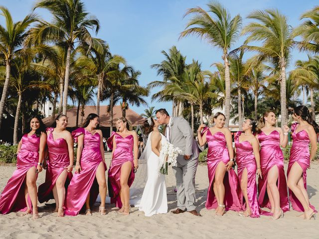 La boda de Chuy y Pao en Bahía de Banderas, Nayarit 61