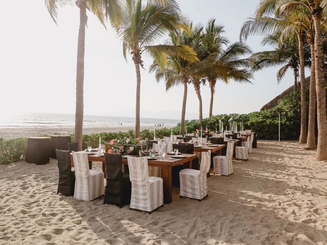 La boda de Chuy y Pao en Bahía de Banderas, Nayarit 74