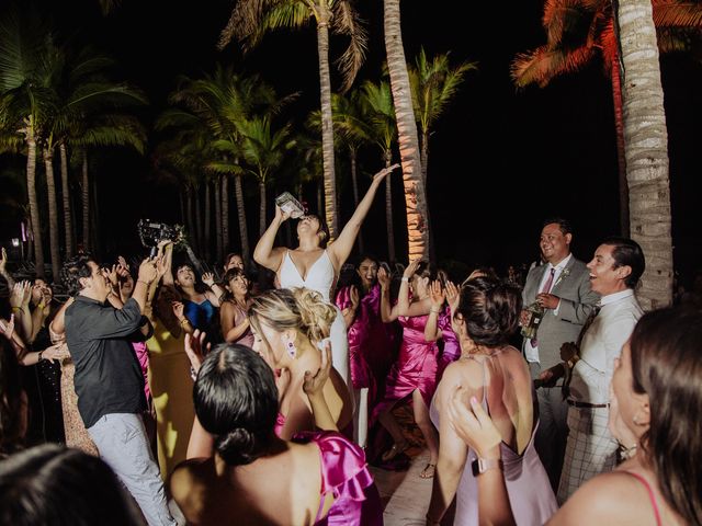 La boda de Chuy y Pao en Bahía de Banderas, Nayarit 100