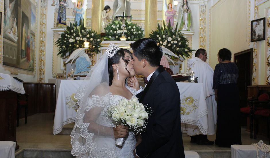 La boda de Roberto y Aletvia en Cholula, Puebla