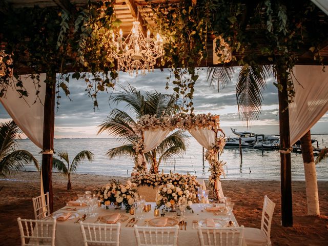 La boda de Hugo y Karolain en Isla Mujeres, Quintana Roo 20