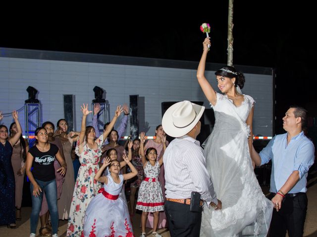 La boda de Carlos y Adglaed en Petatlán, Guerrero 14