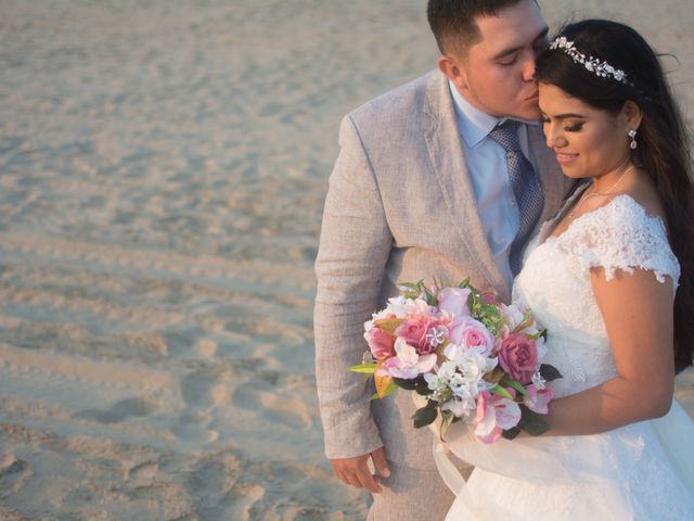 La boda de Carlos y Adglaed en Petatlán, Guerrero 20