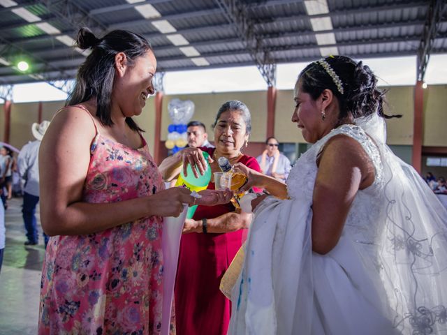 La boda de Eder y Yuliana en San Sebastián Tecomaxtlahuaca, Oaxaca 10