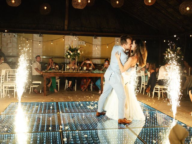 La boda de Victoria y Andrew en Playa del Carmen, Quintana Roo 123