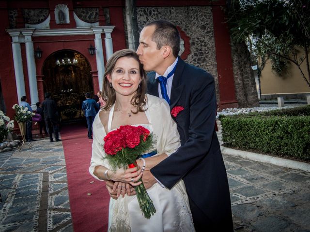 La boda de Toño y Daniela en Coyoacán, Ciudad de México 13
