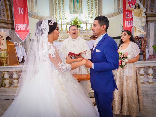 La boda de Erick y Grecia en Uruapan, Michoacán 12