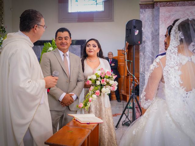 La boda de Erick y Grecia en Uruapan, Michoacán 15