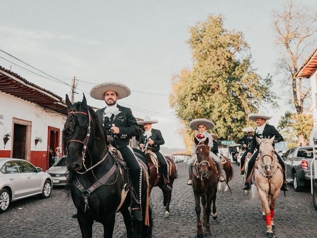 La boda de Alfonso y Alejandra en Pátzcuaro, Michoacán 44