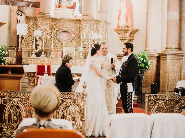 La boda de Alfonso y Alejandra en Pátzcuaro, Michoacán 90