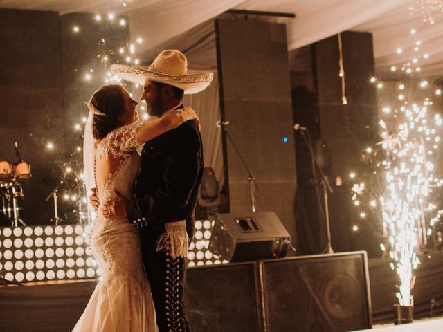 La boda de Alfonso y Alejandra en Pátzcuaro, Michoacán 127