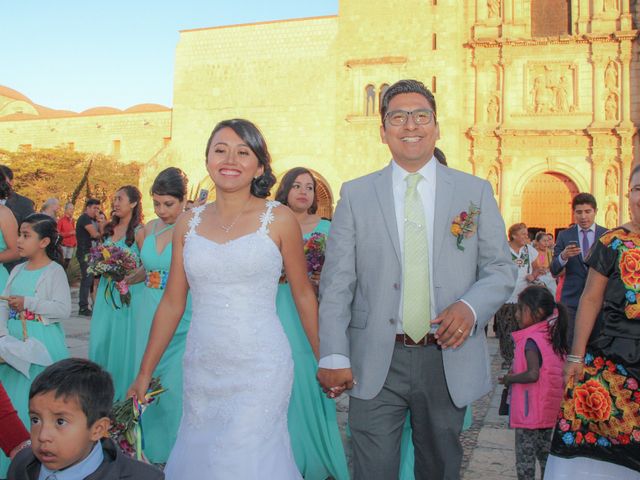 La boda de Carlos y Minerva en Santa Lucía del Camino, Oaxaca 7