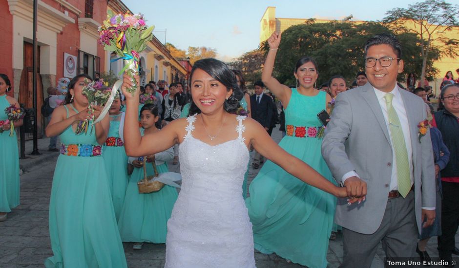La boda de Carlos y Minerva en Santa Lucía del Camino, Oaxaca