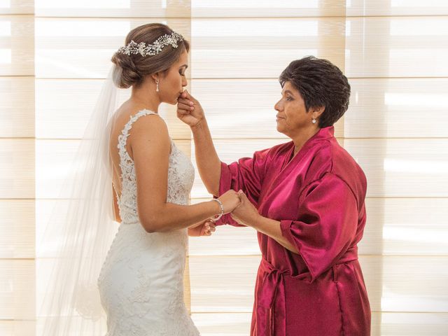 La boda de Javier y Laura en Hermosillo, Sonora 13