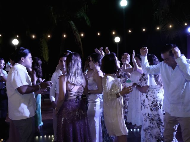 La boda de Erick y Vivi en Ixtapa Zihuatanejo, Guerrero 28