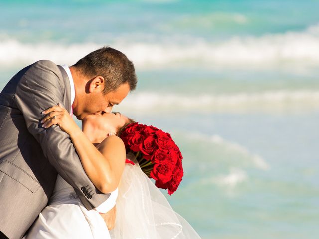 La boda de Rodrigo y Giovanna en Cancún, Quintana Roo 131