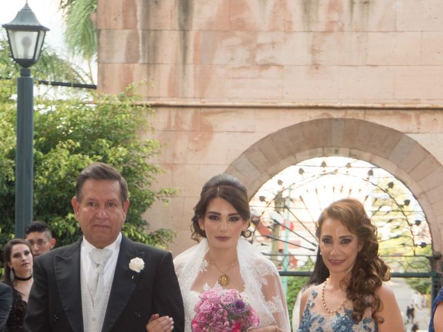 La boda de Carlos y Cecilia en León, Guanajuato 24