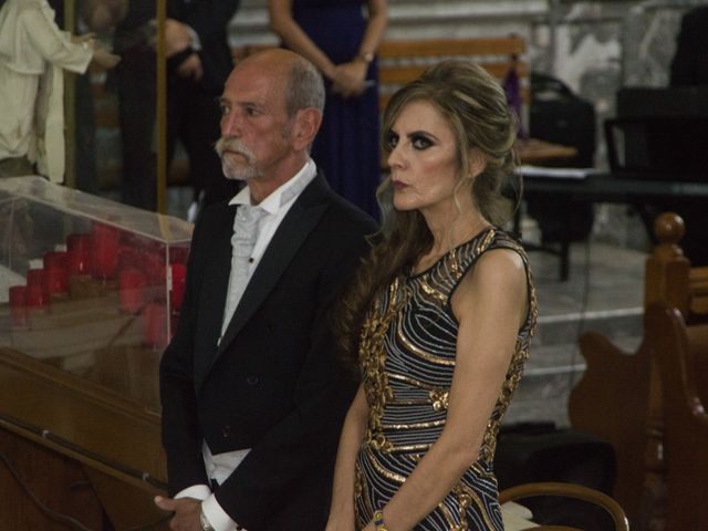 La boda de Carlos y Cecilia en León, Guanajuato 26