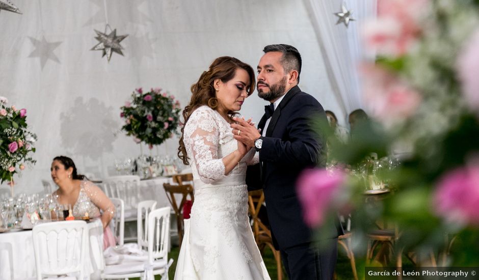 La boda de Marco y Brisa en Pátzcuaro, Michoacán