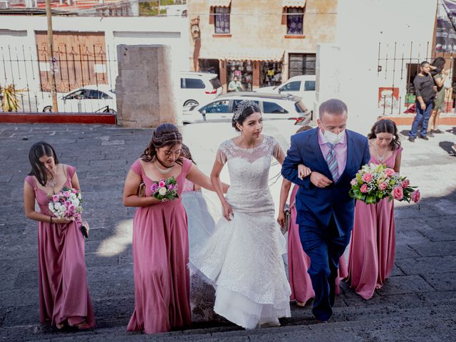 La boda de César y Berenice en Colón, Querétaro 4