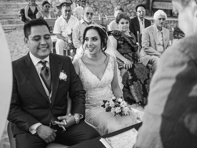La boda de Paco y Maye en Huatulco, Oaxaca 30