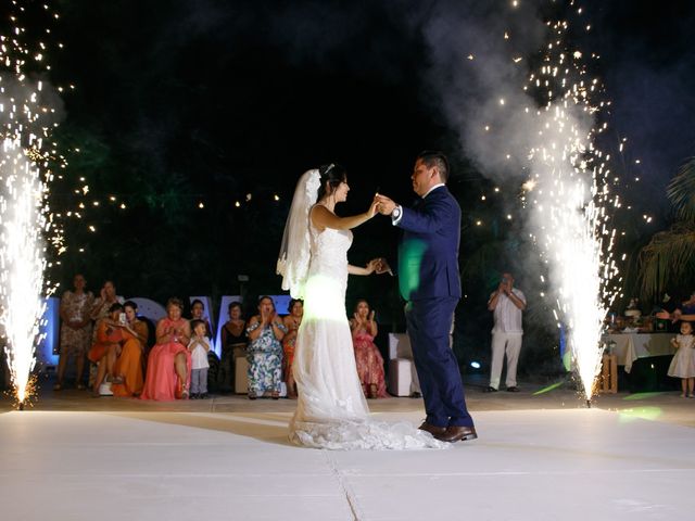 La boda de Paco y Maye en Huatulco, Oaxaca 51