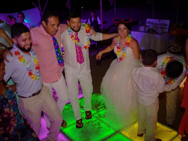 La boda de Jesús y Perla en Ixtapa Zihuatanejo, Guerrero 32