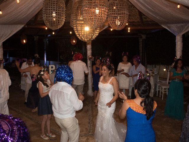 La boda de Pedro y Belén  en Huatulco, Oaxaca 9