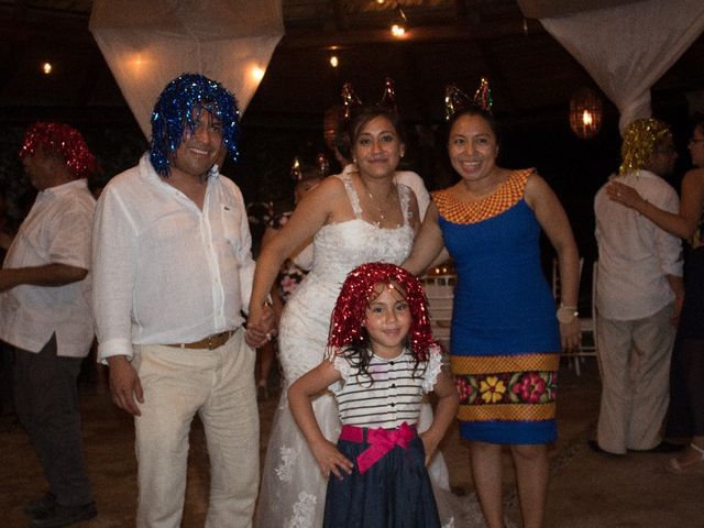 La boda de Pedro y Belén  en Huatulco, Oaxaca 17
