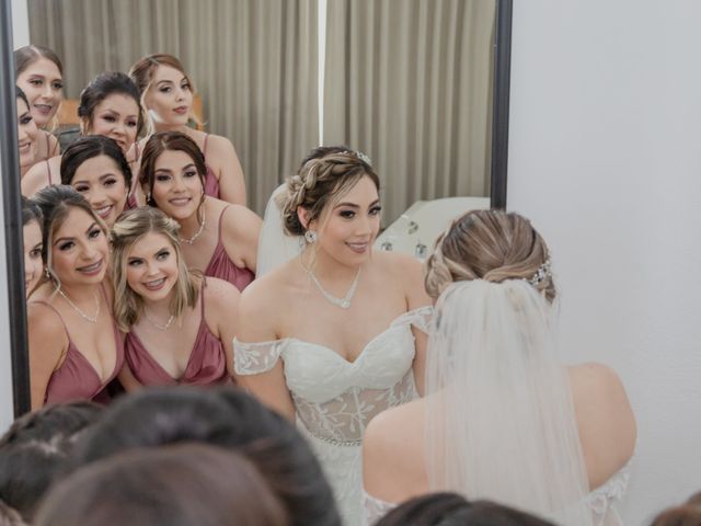 La boda de Carlos y Isabel en Mazatlán, Sinaloa 23