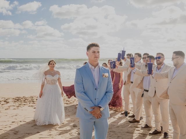 La boda de Carlos y Isabel en Mazatlán, Sinaloa 33