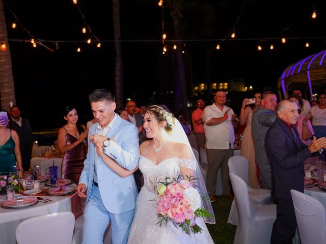 La boda de Carlos y Isabel en Mazatlán, Sinaloa 84