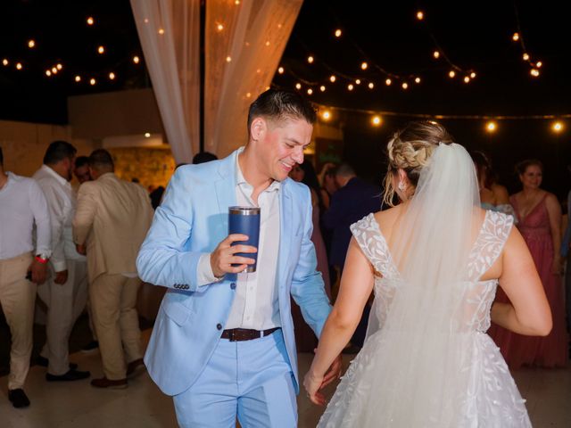 La boda de Carlos y Isabel en Mazatlán, Sinaloa 105