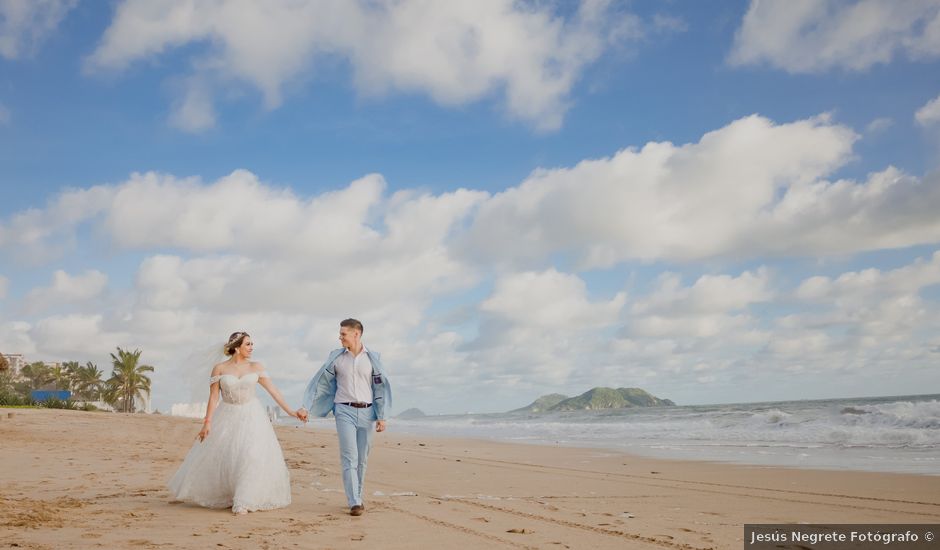 La boda de Carlos y Isabel en Mazatlán, Sinaloa