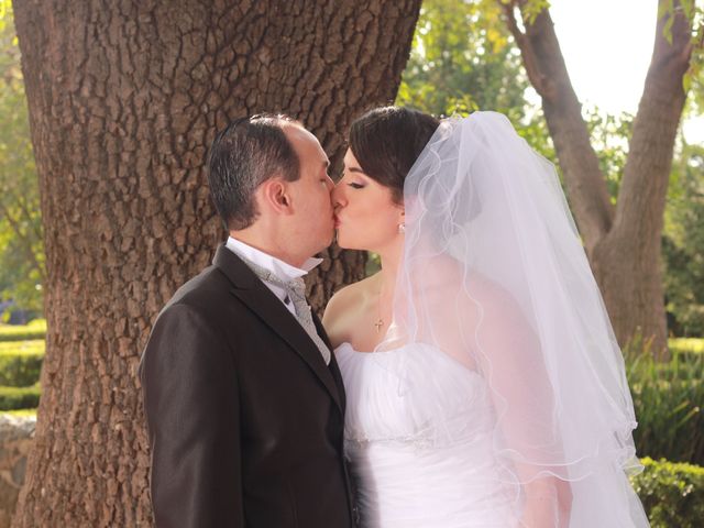 La boda de Berny y Montse en Iztapalapa, Ciudad de México 23